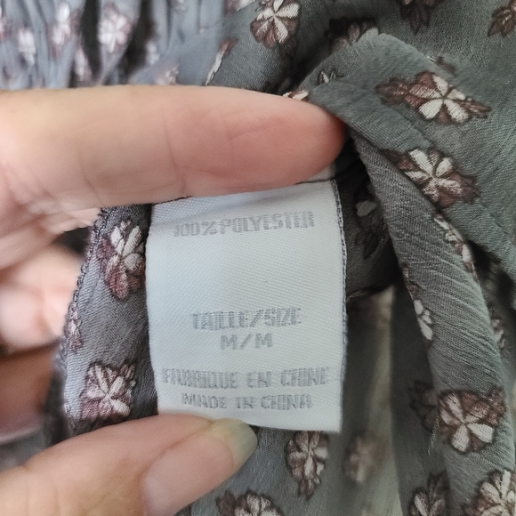 🌻2 for $6 Suzy Shier Top. Size M - Picture 5 of 5